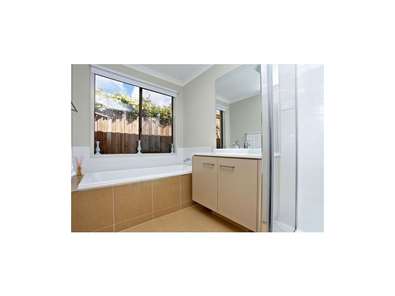 5 Sunderland Way, Melton West VIC 3337