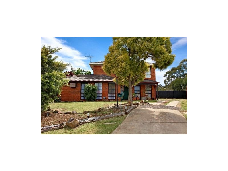 8 Grenville Place, Melton West VIC 3337