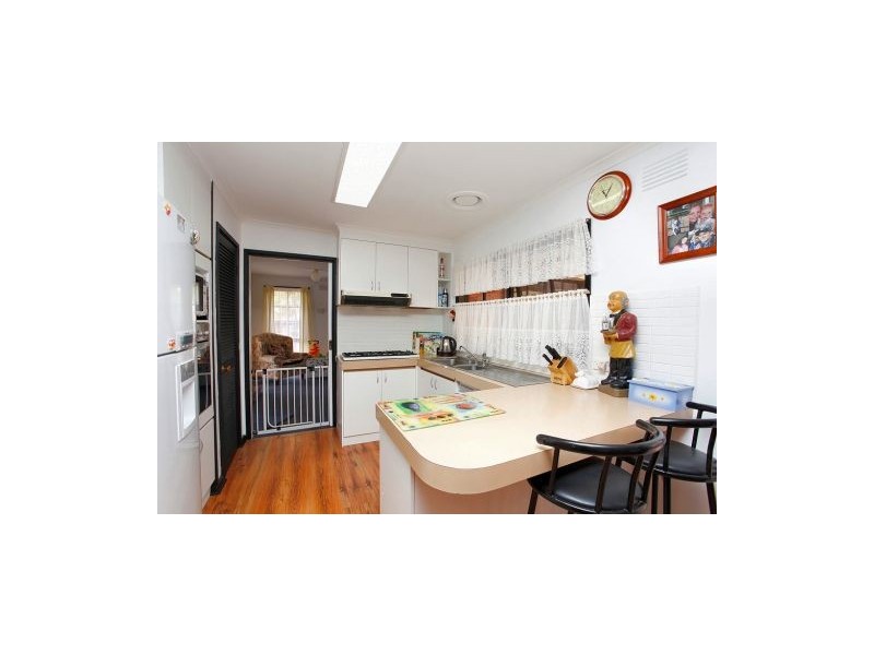 8 Grenville Place, Melton West VIC 3337