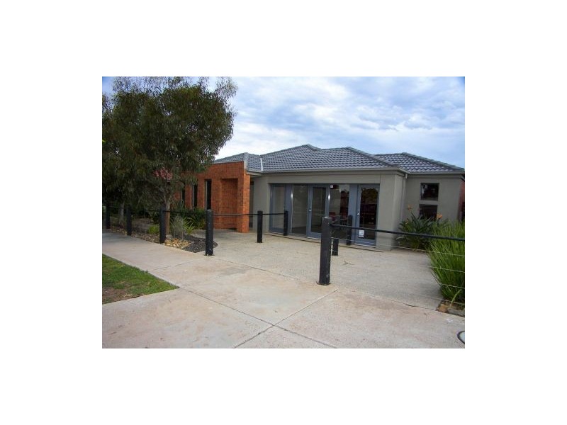 703 High Street, Melton VIC 3337