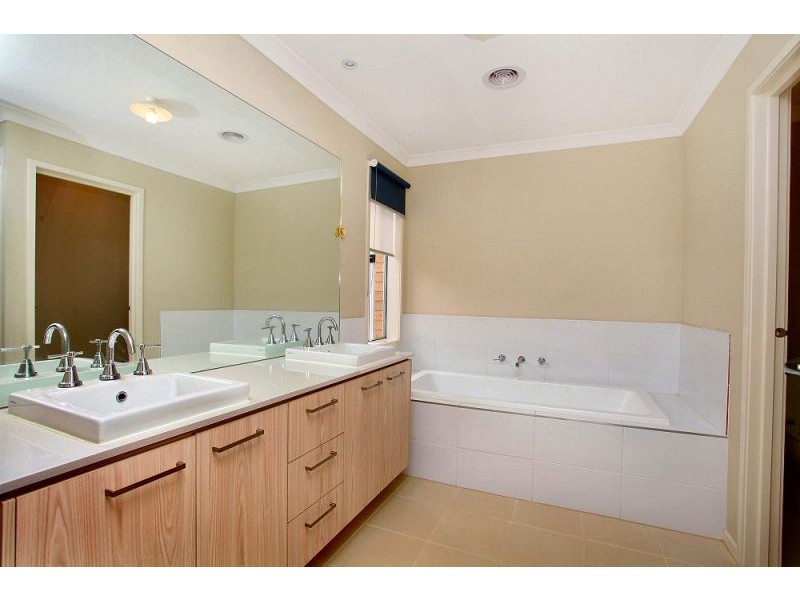 4 Desertgum Way, Brookfield VIC 3338