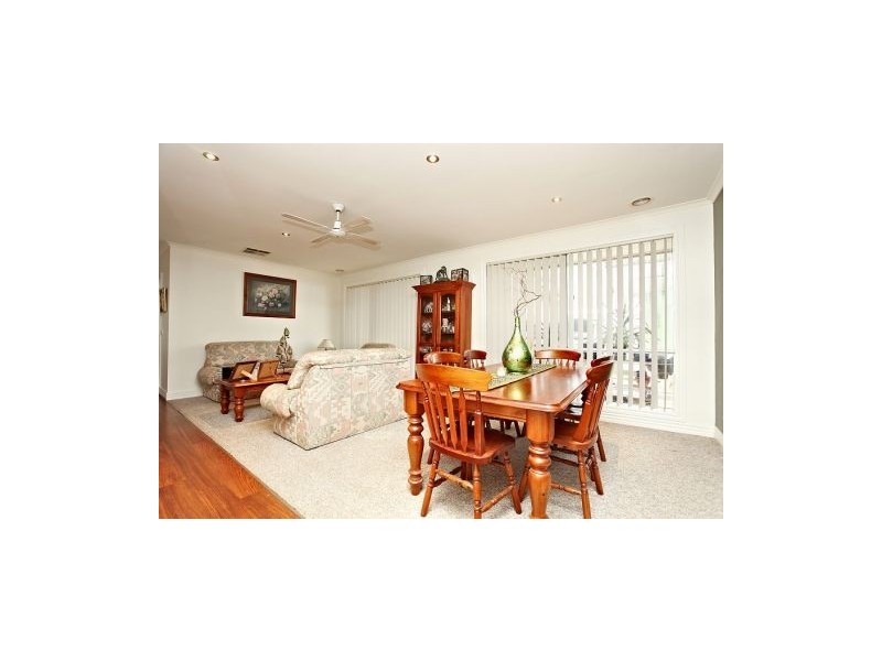 19 Cahill Drive, Brookfield VIC 3338
