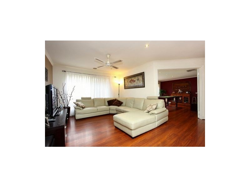 19 Cahill Drive, Brookfield VIC 3338