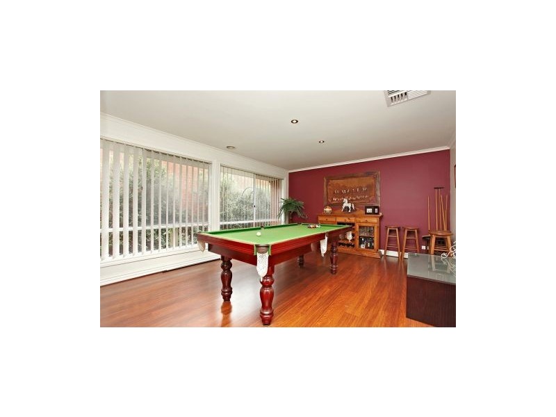 19 Cahill Drive, Brookfield VIC 3338