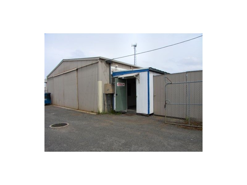 1/3 Collins Street, Melton VIC 3337