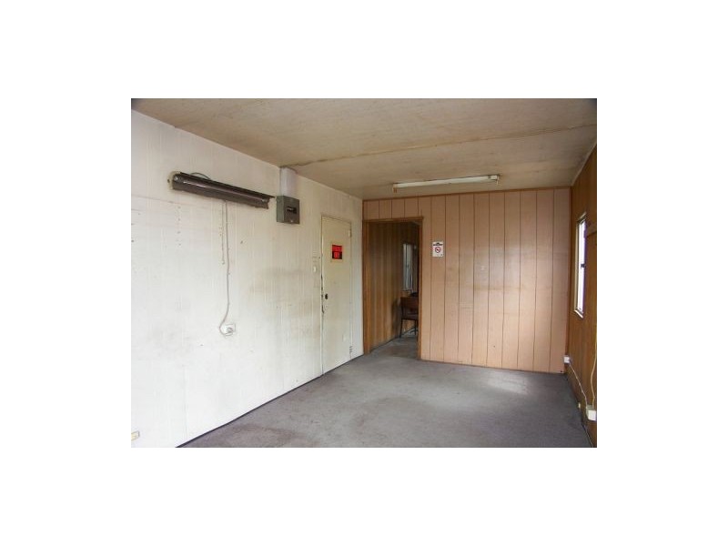 1/3 Collins Street, Melton VIC 3337