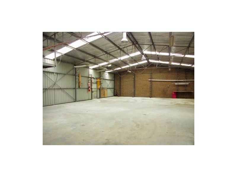 1/3 Collins Street, Melton VIC 3337