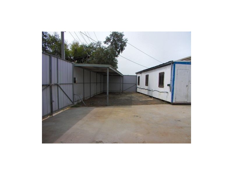 1/3 Collins Street, Melton VIC 3337