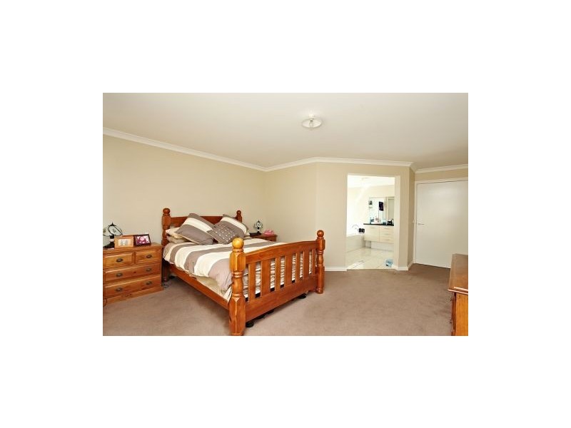 1  Scarlet Oak Avenue, Melton VIC 3337