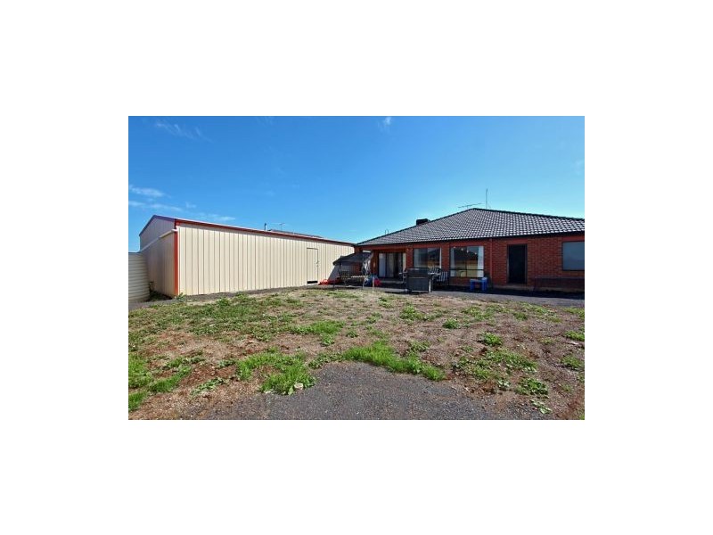 1  Scarlet Oak Avenue, Melton VIC 3337