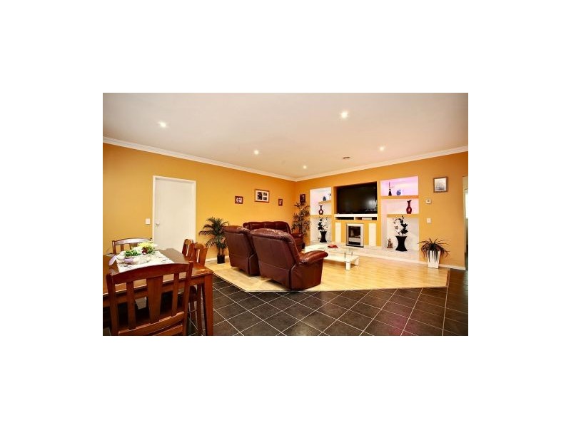 85 Lakewood Boulevard, Melton VIC 3337