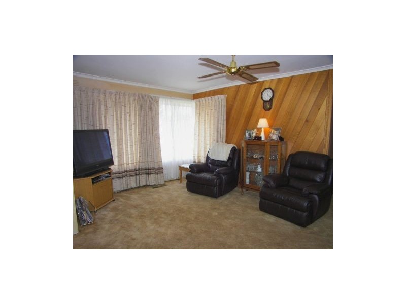 7 Thomas Avenue, Melton South VIC 3338