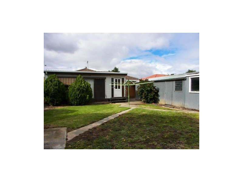 7 Thomas Avenue, Melton South VIC 3338