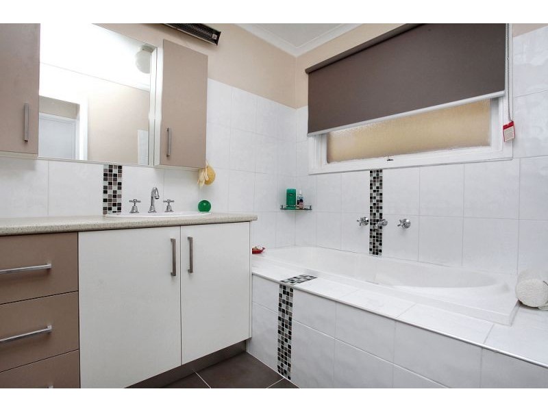 44 Bennett Street, Melton South VIC 3338