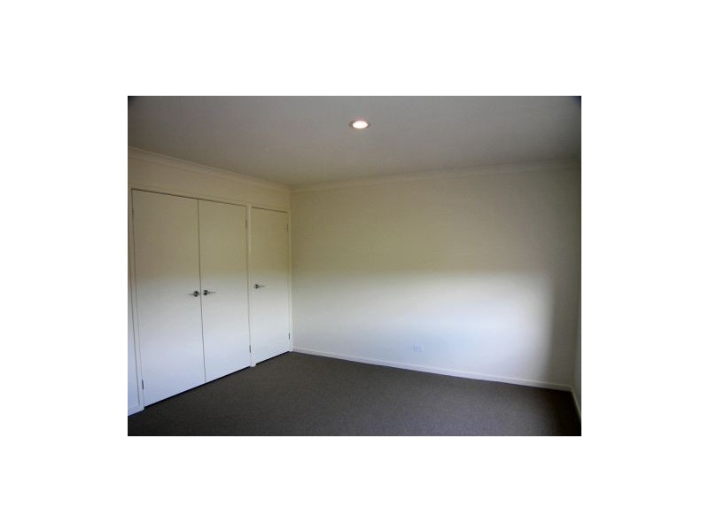 8 Pittos Avenue, Brookfield VIC 3338