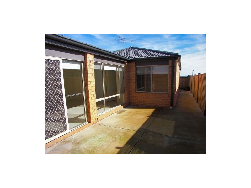 8 Pittos Avenue, Brookfield VIC 3338