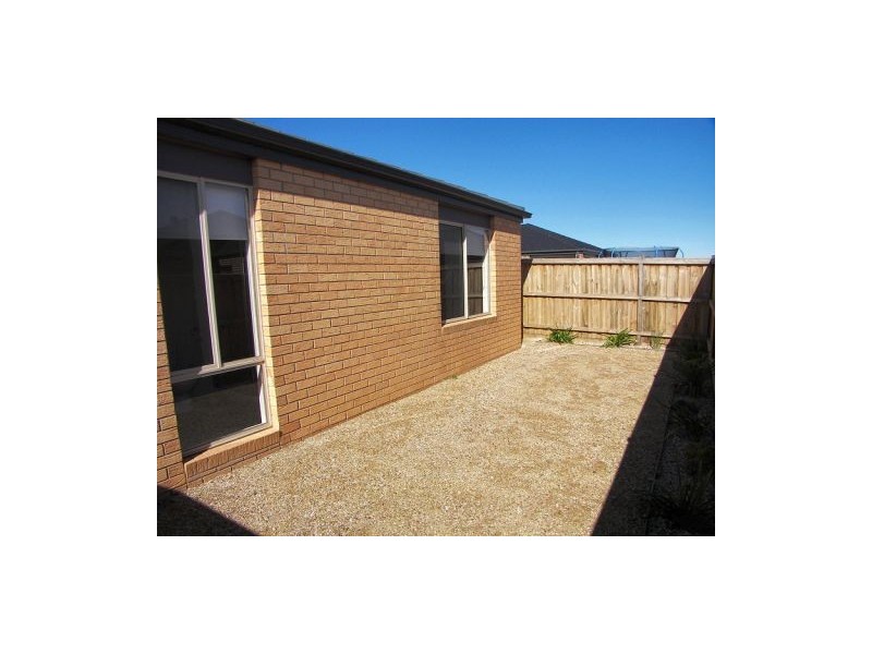 8 Pittos Avenue, Brookfield VIC 3338