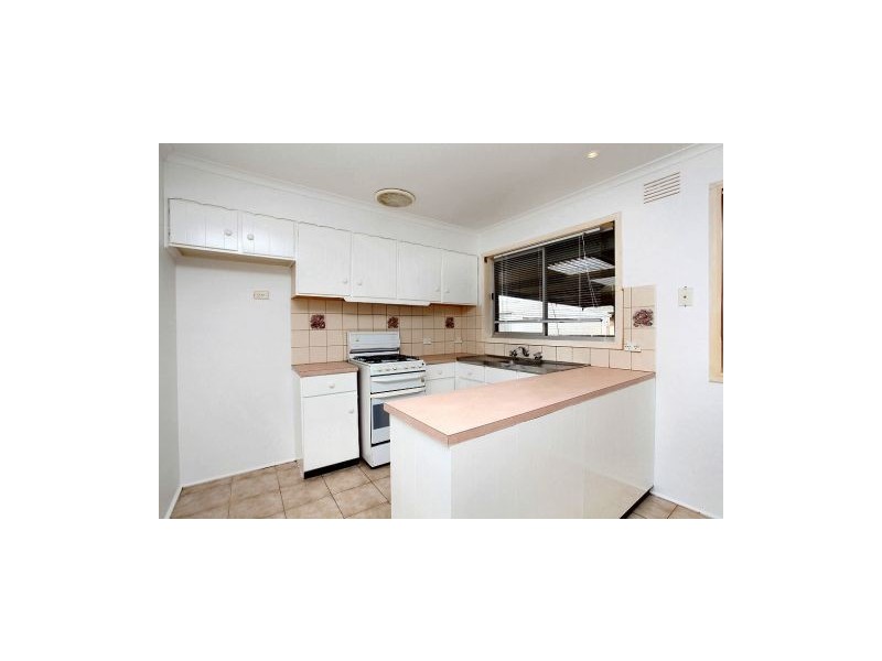 6 Bourke Road, Melton South VIC 3338