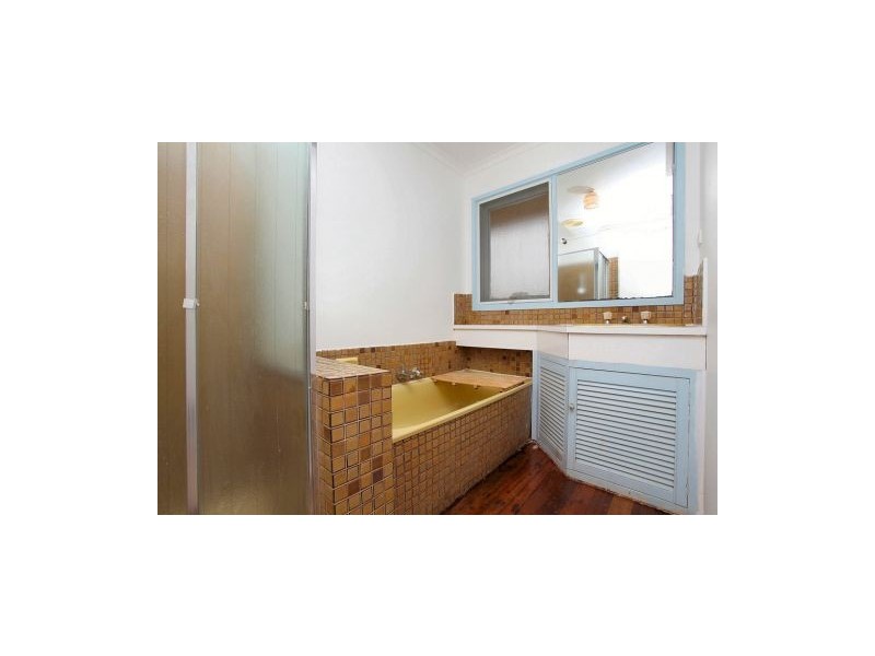 6 Bourke Road, Melton South VIC 3338