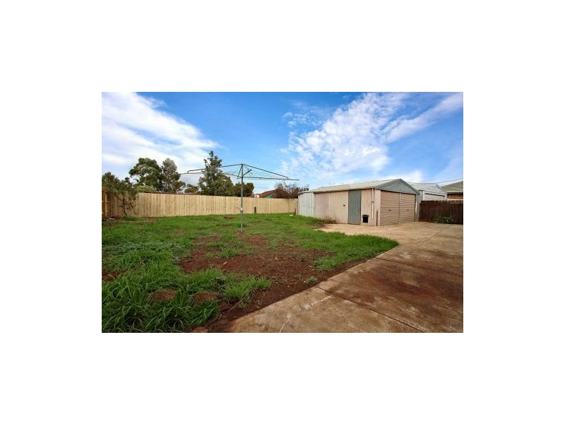 6 Bourke Road, Melton South VIC 3338