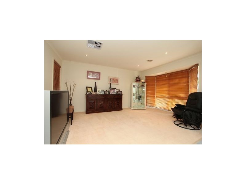 12 Southdean, Melton VIC 3337