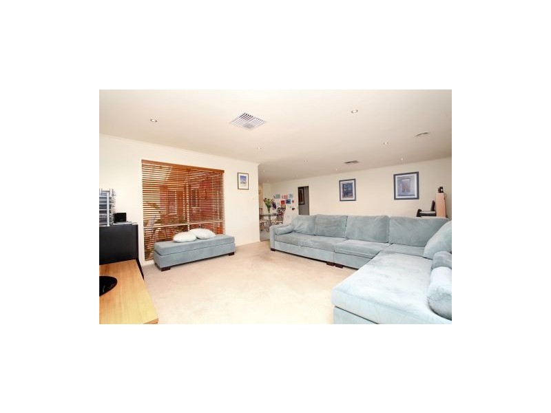 12 Southdean, Melton VIC 3337