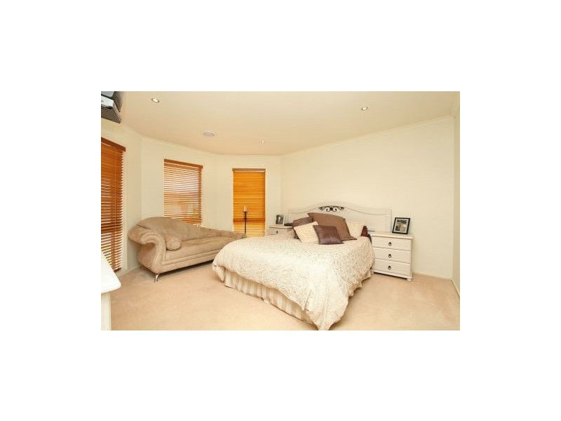 12 Southdean, Melton VIC 3337