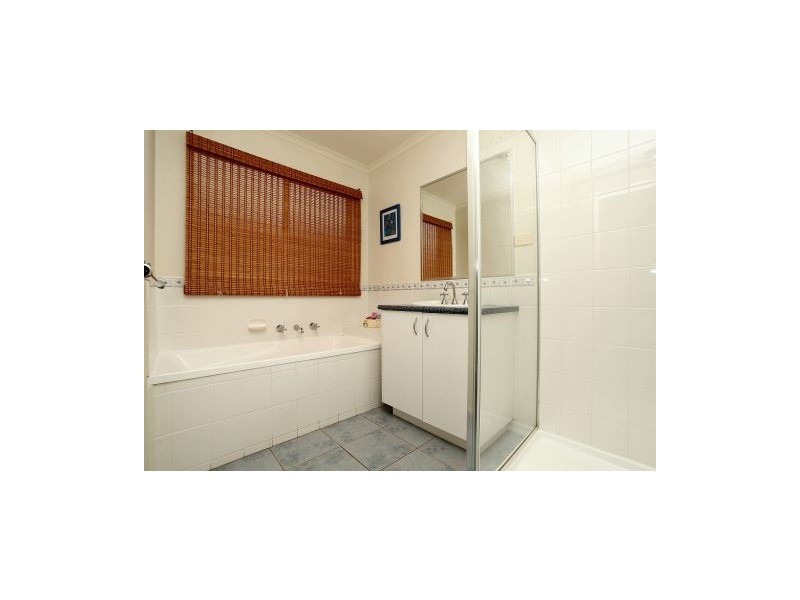 12 Southdean, Melton VIC 3337