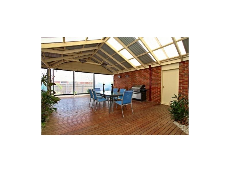 12 Southdean, Melton VIC 3337