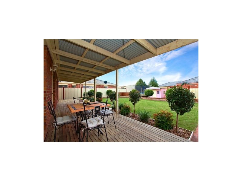 12 Southdean, Melton VIC 3337