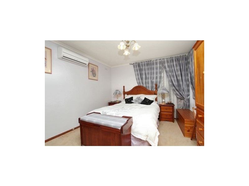 14 Grace Street, Melton South VIC 3338