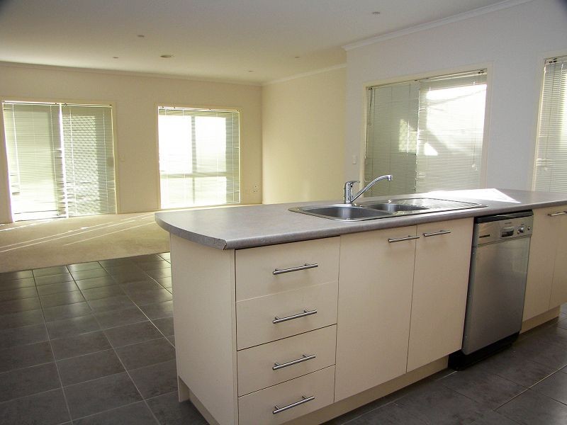 12 Silverleaf Drive, Melton VIC 3337