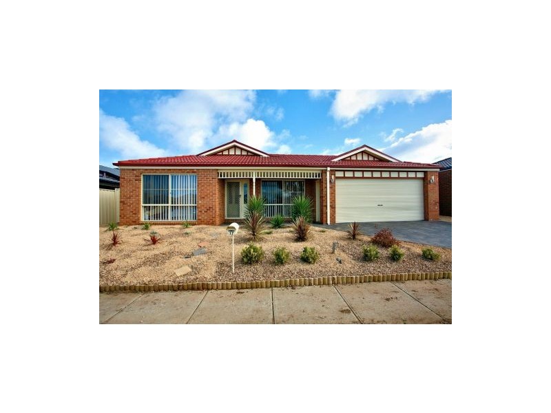 17 Sunray Rise, Melton VIC 3337