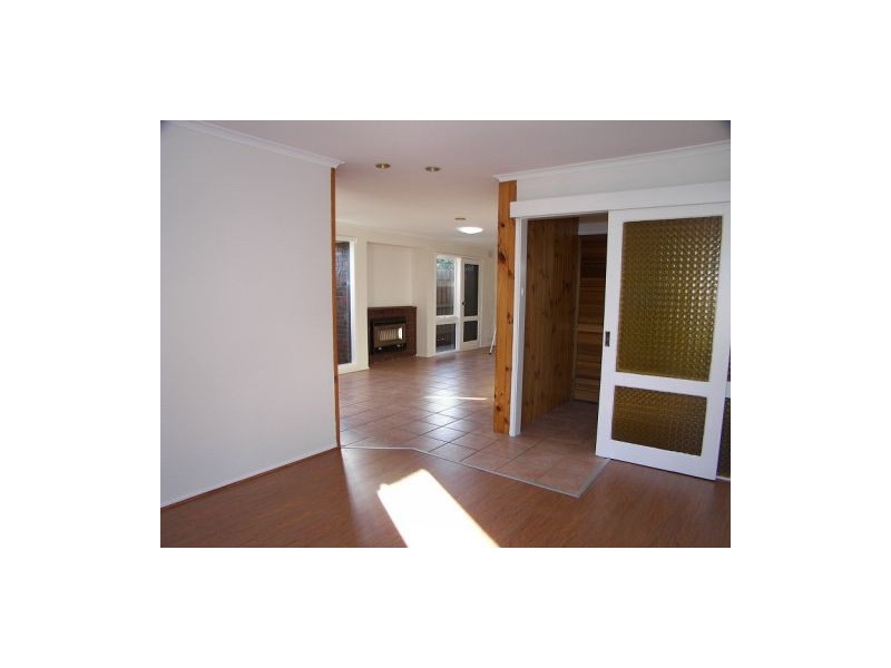 1/36 Kurrajong Crescent, Melton South VIC 3338