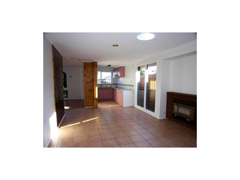 1/36 Kurrajong Crescent, Melton South VIC 3338