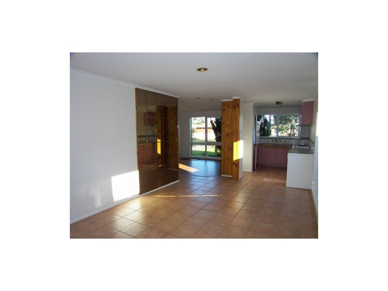 1/36 Kurrajong Crescent, Melton South VIC 3338