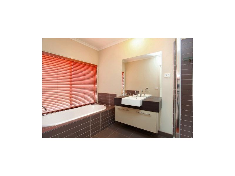 26 Thornhill Street, Melton West VIC 3337