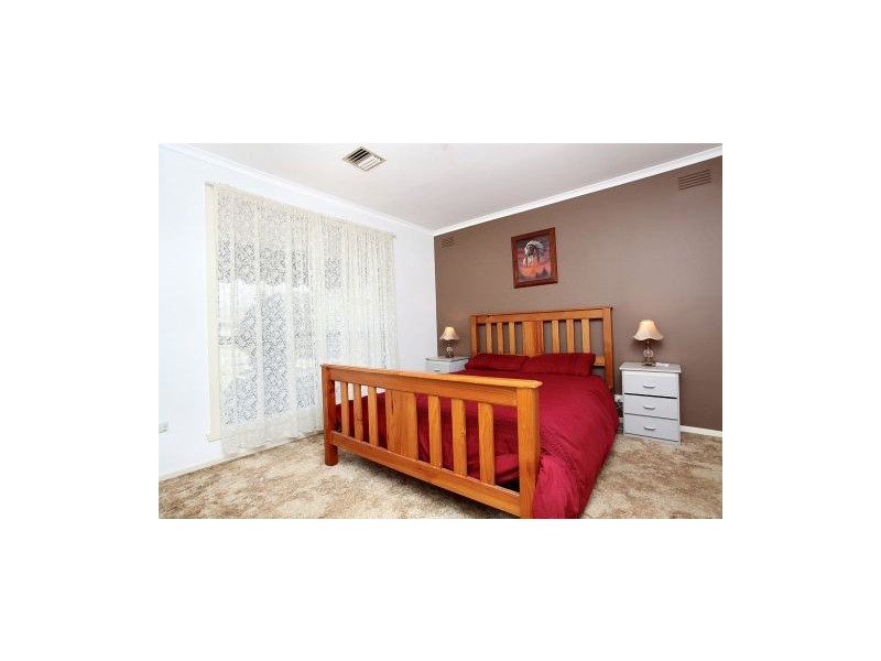 22 Grace Street, Melton South VIC 3338