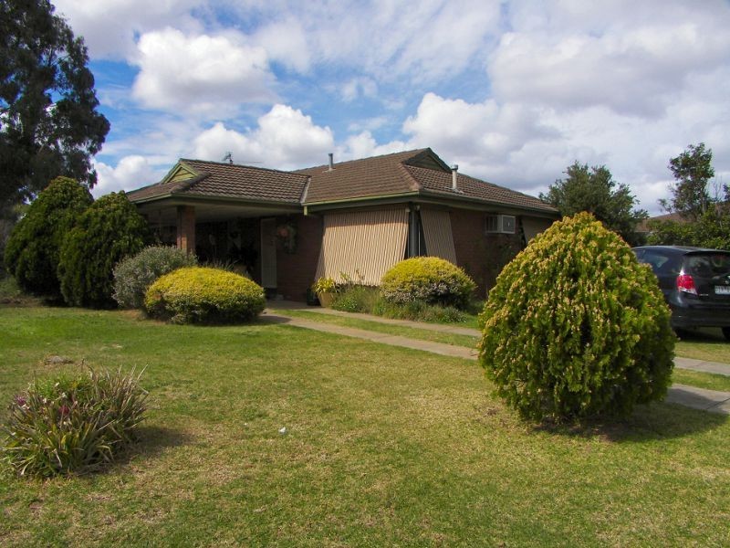 6 Banksia Place, Melton West VIC 3337