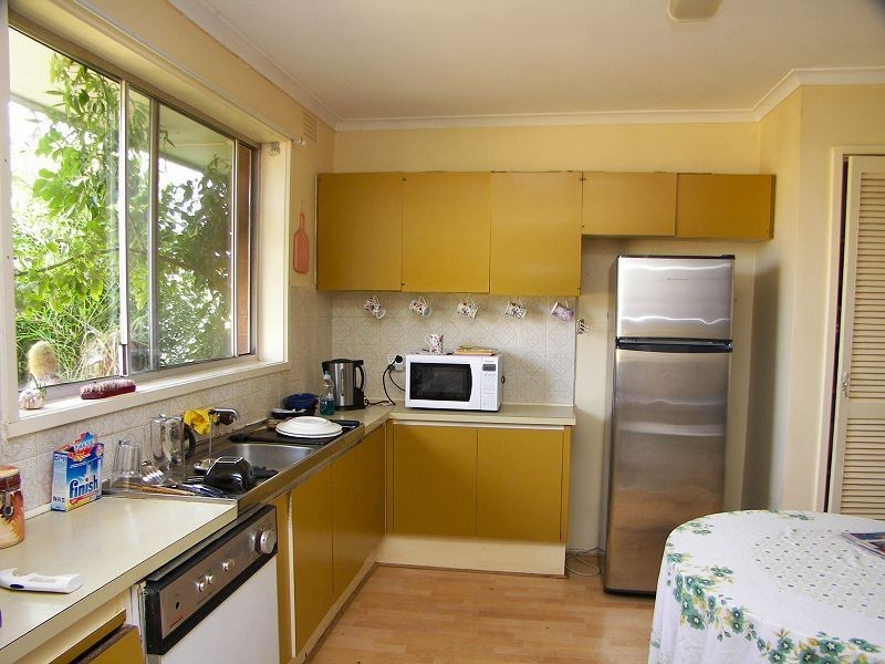 6 Banksia Place, Melton West VIC 3337