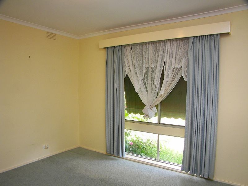 6 Banksia Place, Melton West VIC 3337