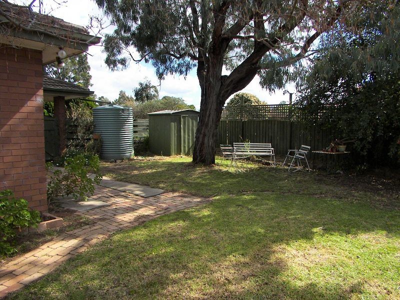 6 Banksia Place, Melton West VIC 3337