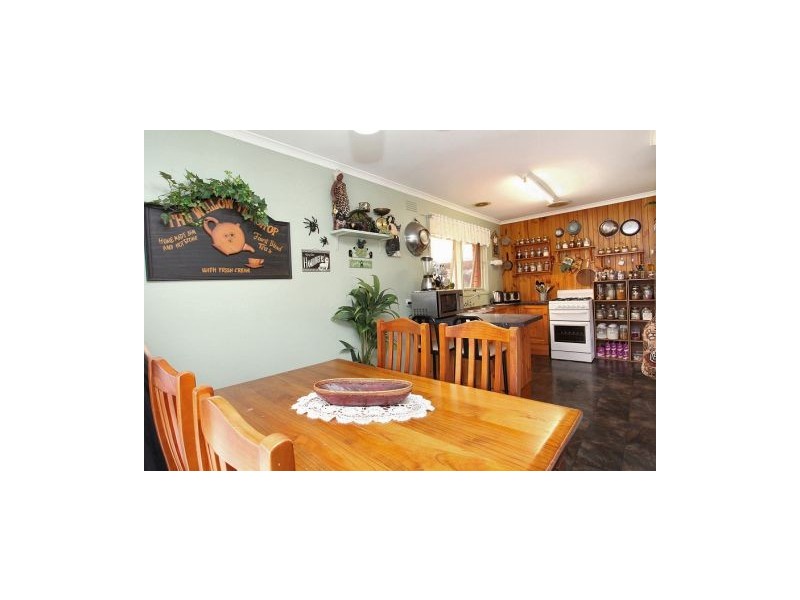 22 Morris Street, Melton South VIC 3338