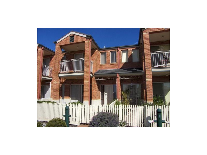 40 Amberlea  Circuit, Taylors Hill VIC 3037