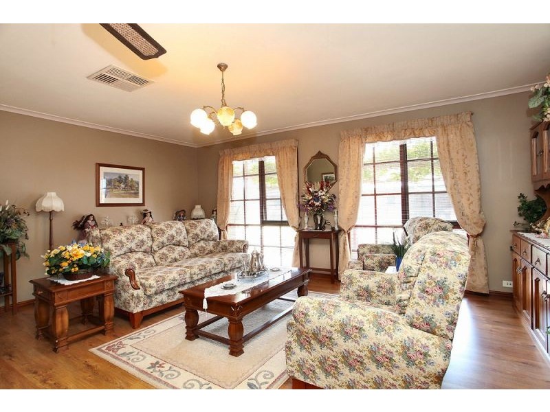 11 Gloaming Ride, Kurunjang VIC 3337