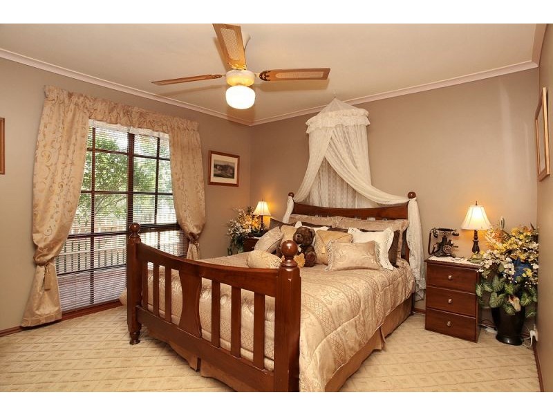 11 Gloaming Ride, Kurunjang VIC 3337