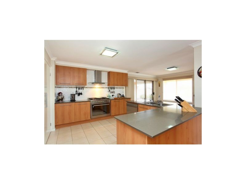 23 Pangbourne Avenue, Melton West VIC 3337