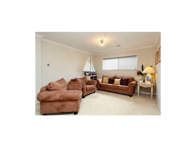 23 Pangbourne Avenue, Melton West VIC 3337