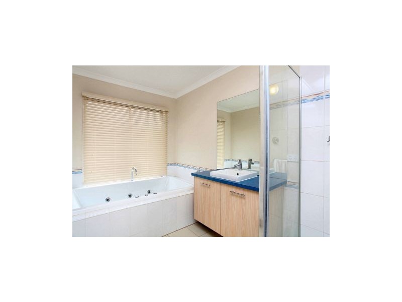23 Pangbourne Avenue, Melton West VIC 3337