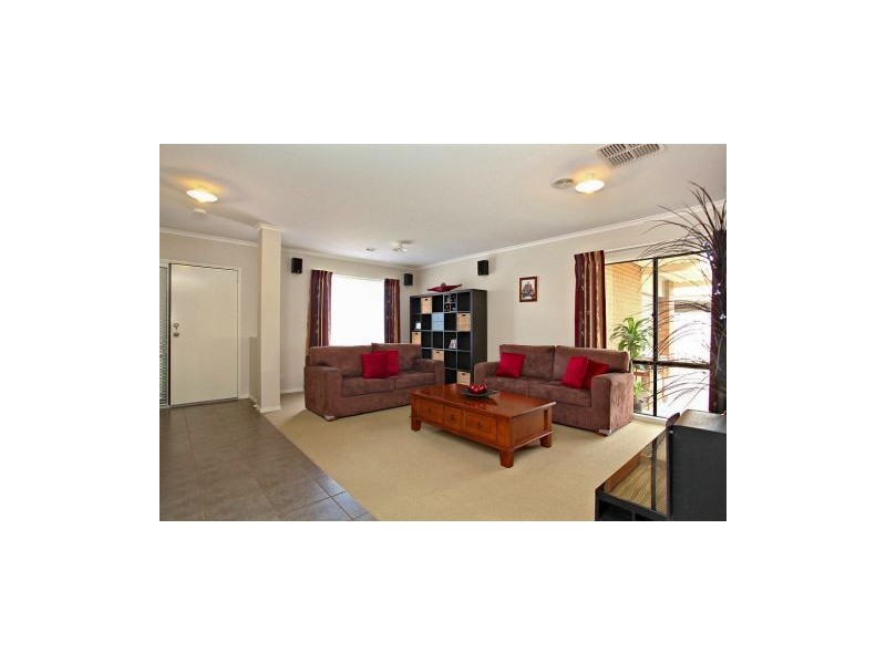38 Cahill Drive, Brookfield VIC 3338